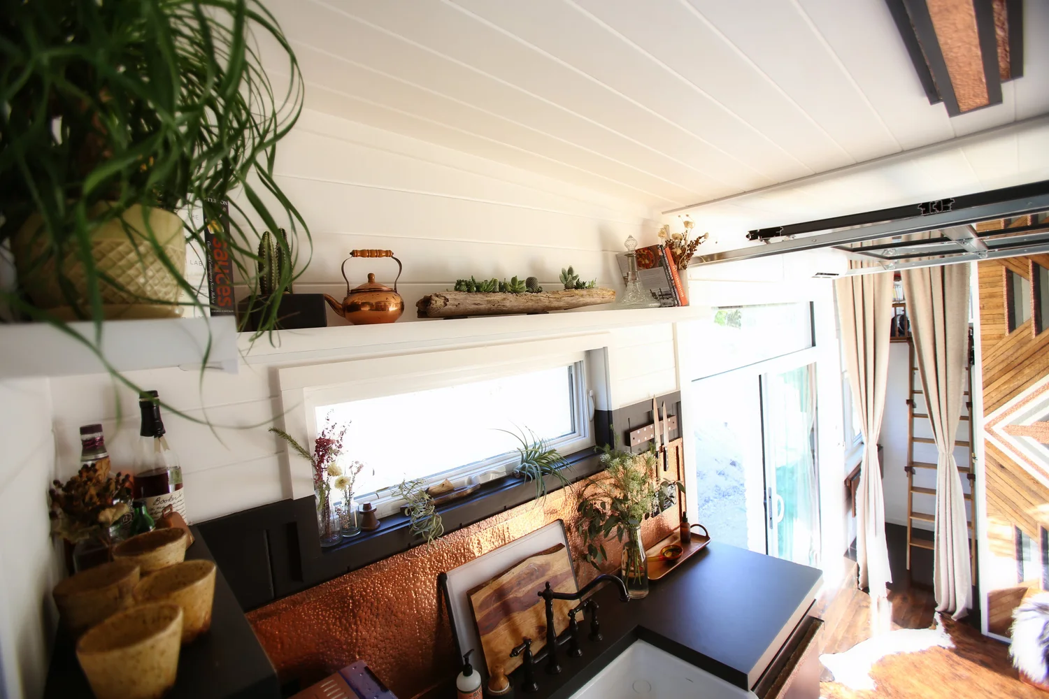 Tiny house gooseneck trailer design features